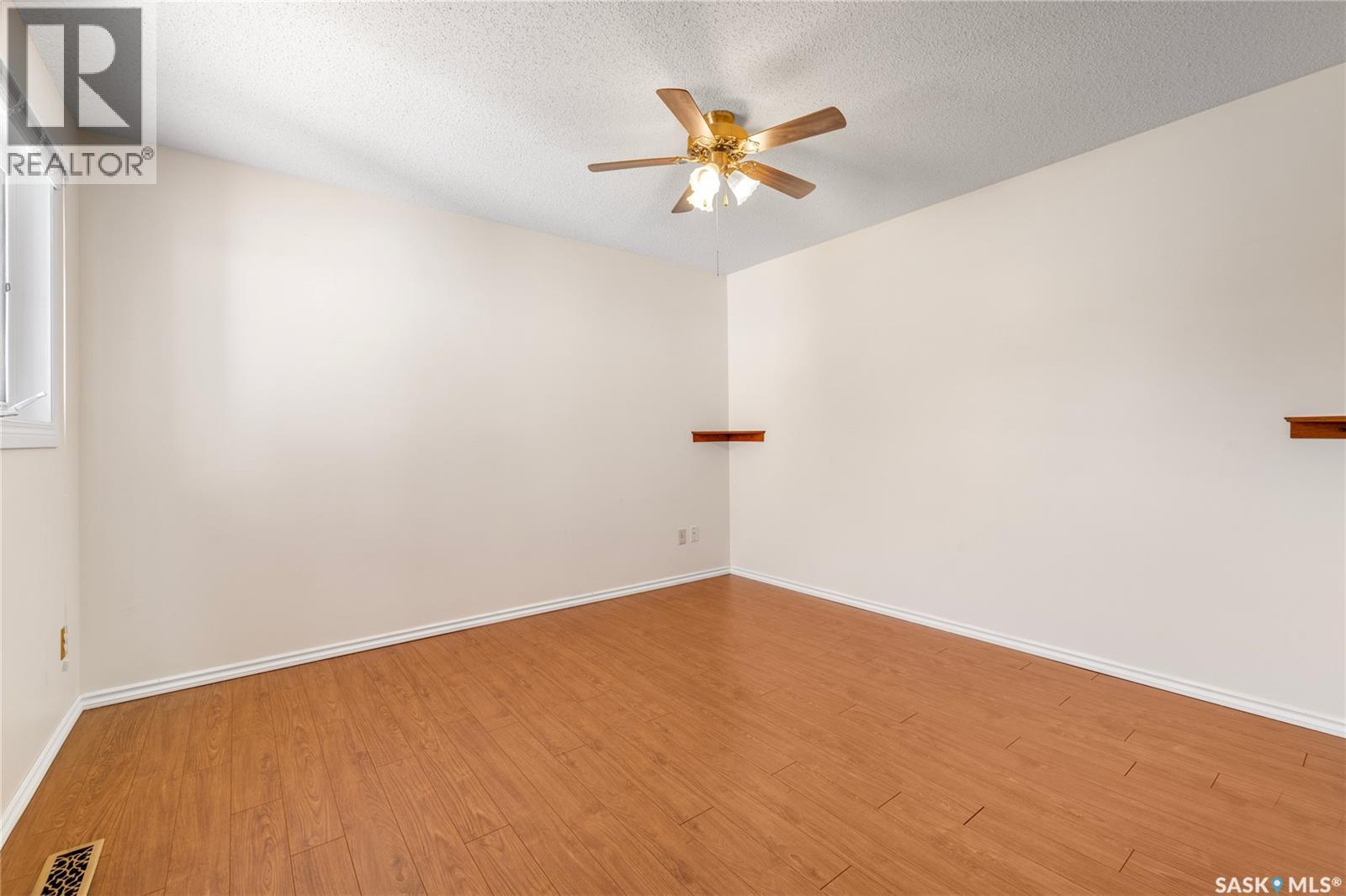 Photo 14 of 2709 Meadow Lane E, Regina SK