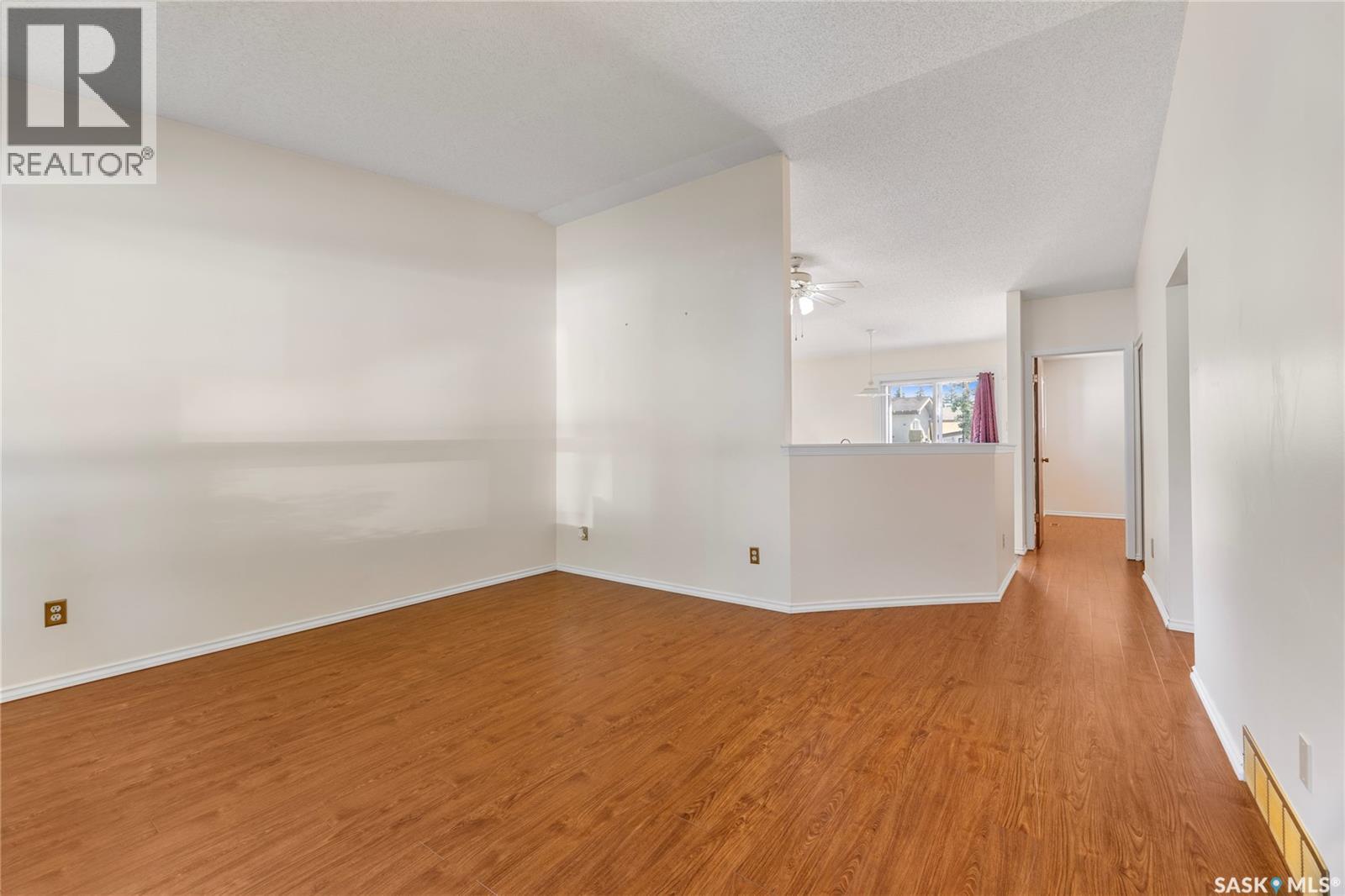 Photo 3 of 2709 Meadow Lane E, Regina SK