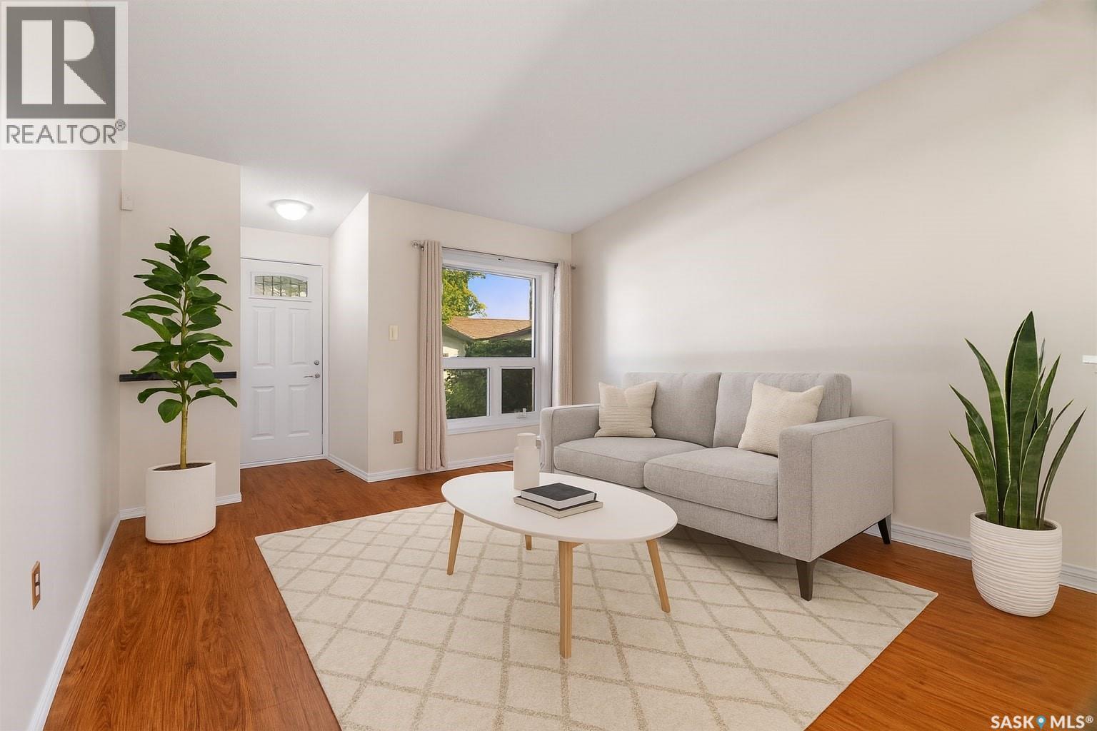 Photo 4 of 2709 Meadow Lane E, Regina SK
