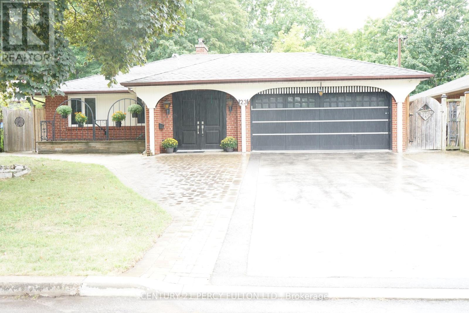 Photo 1 of 23 Pitcairn Crescent, Toronto ON