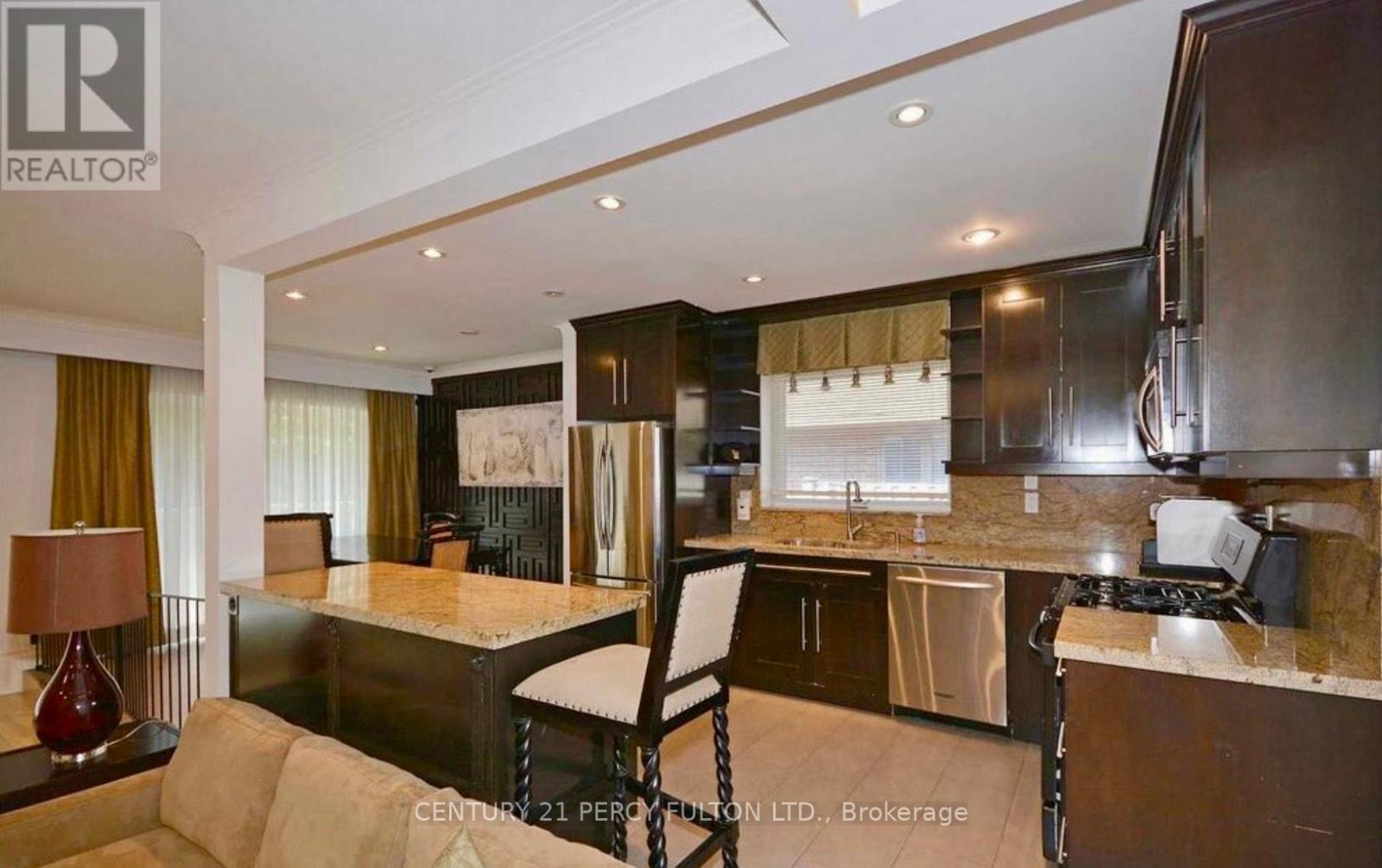 Photo 2 of 23 Pitcairn Crescent, Toronto ON