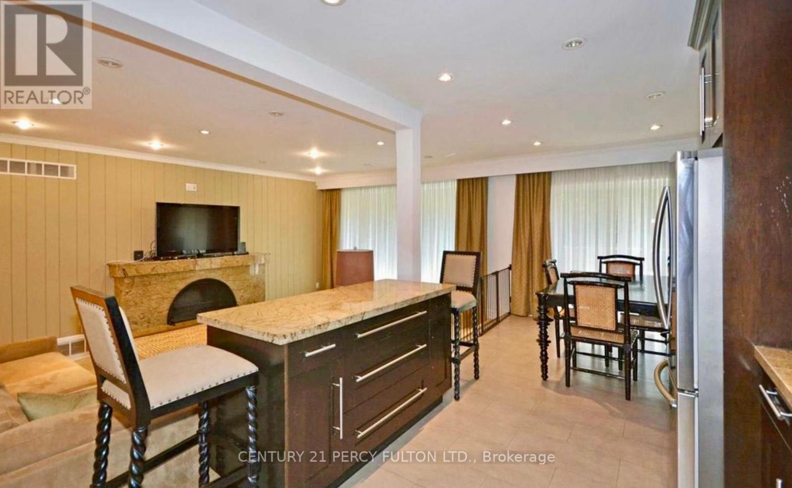 Photo 3 of 23 Pitcairn Crescent, Toronto ON