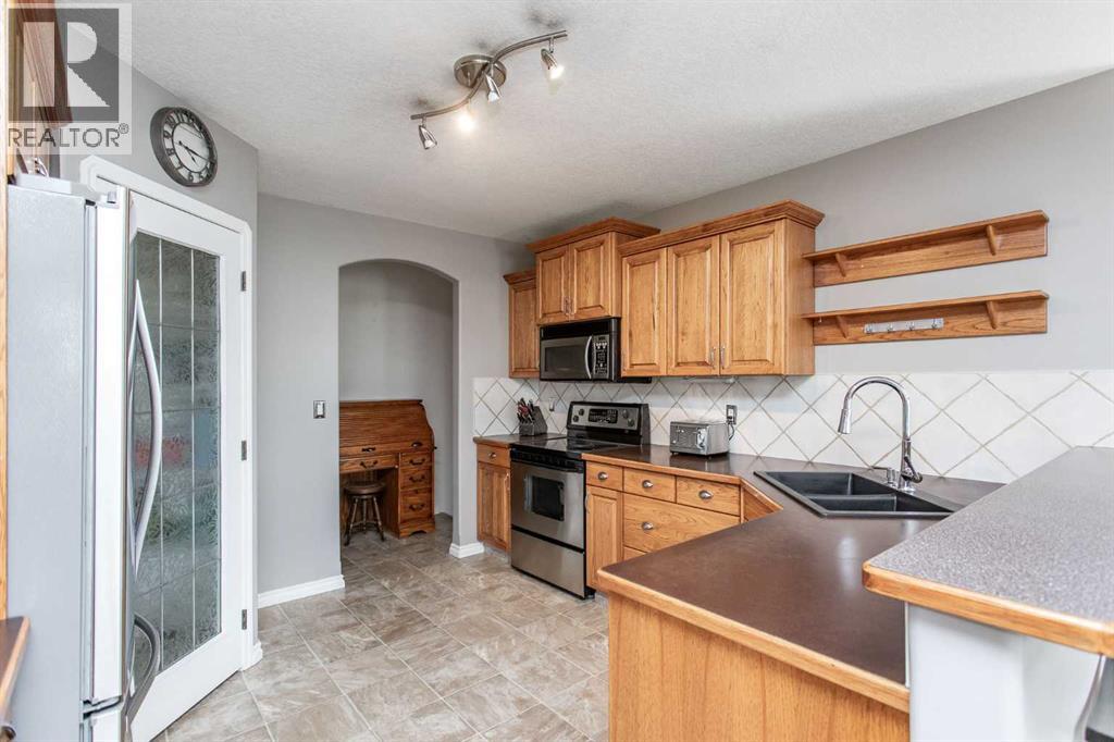 Photo 10 of 70 Drummond Avenue, Red Deer AB