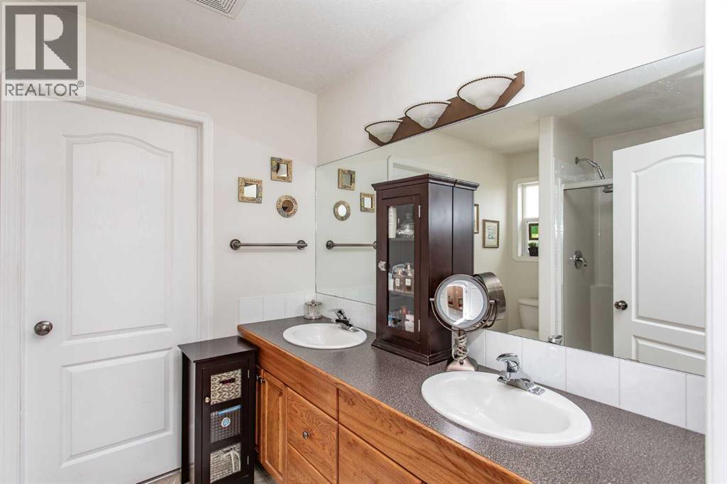 Photo 17 of 70 Drummond Avenue, Red Deer AB