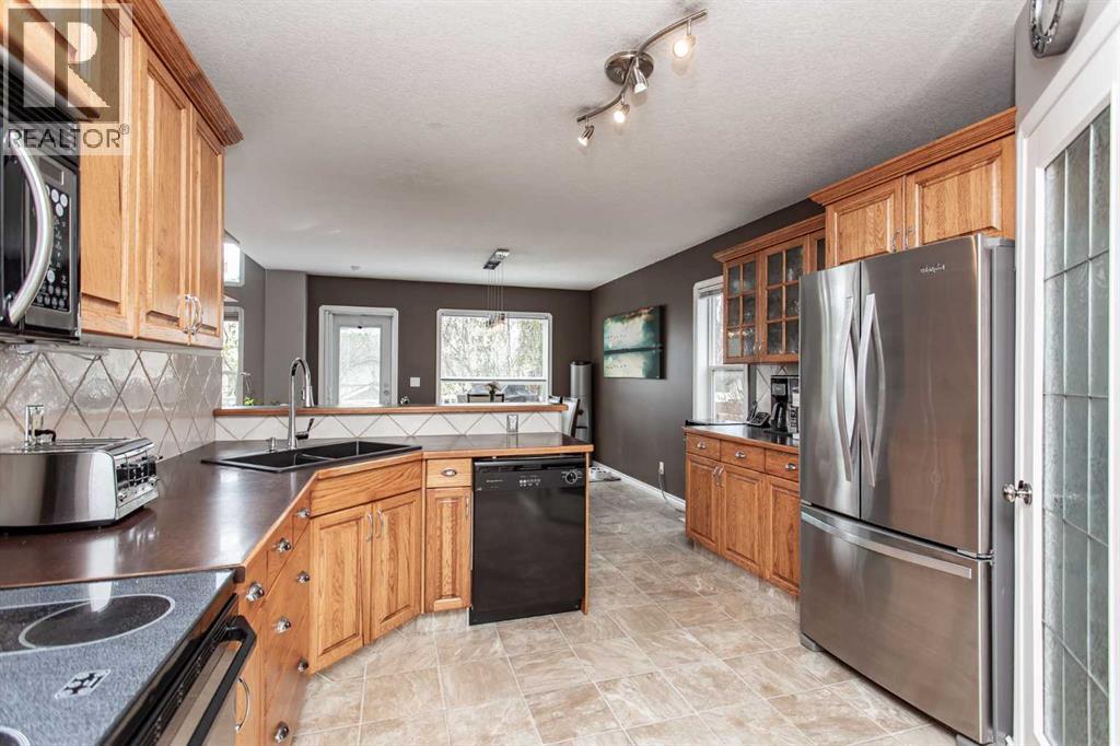 Photo 12 of 70 Drummond Avenue, Red Deer AB