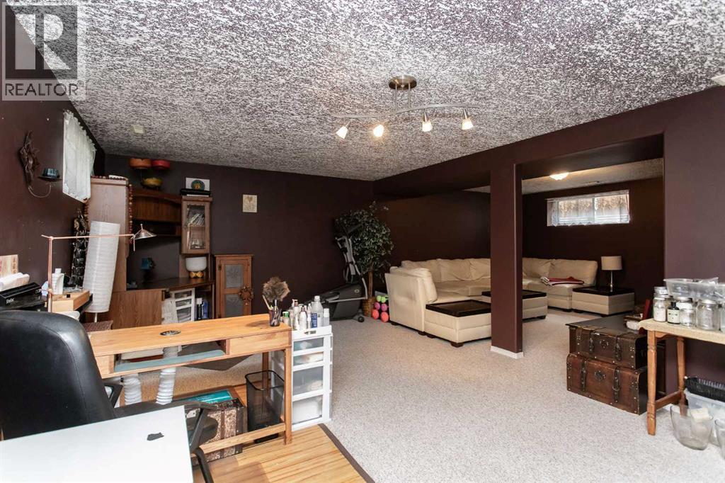 Photo 24 of 70 Drummond Avenue, Red Deer AB