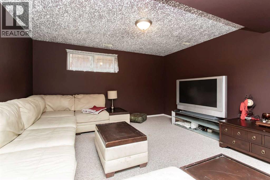 Photo 23 of 70 Drummond Avenue, Red Deer AB