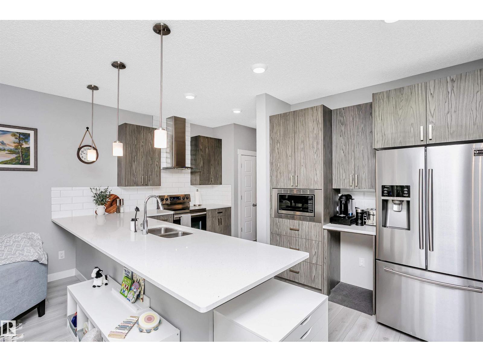 Photo 9 of 7721 Eifert Cr Nw, Edmonton AB