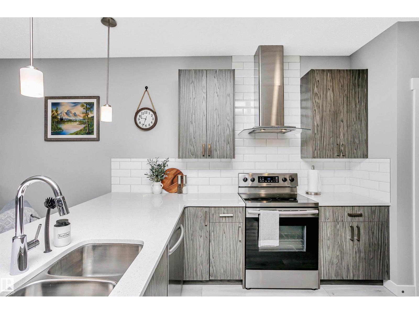 Photo 11 of 7721 Eifert Cr Nw, Edmonton AB