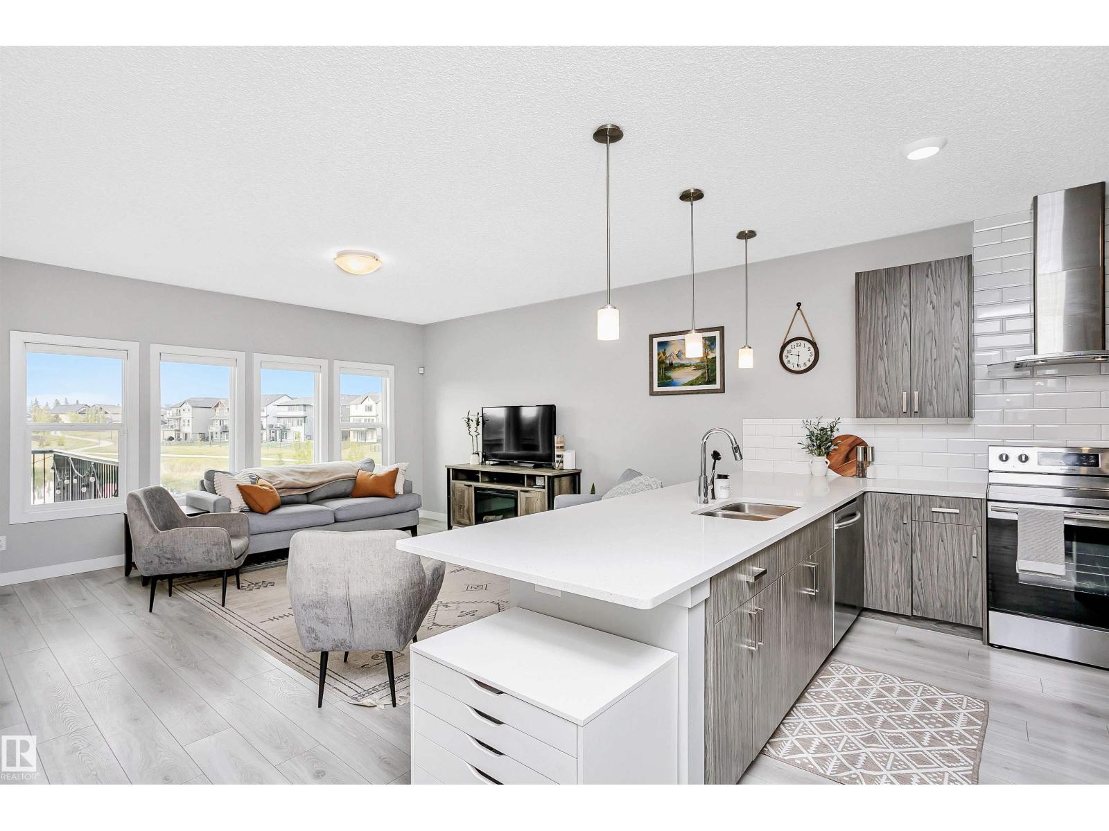 Photo 14 of 7721 Eifert Cr Nw, Edmonton AB