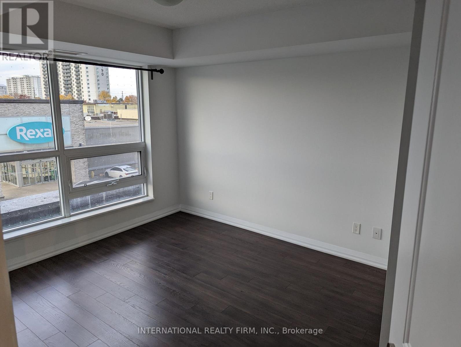 Photo 11 of 214 30 Meadowglen Place, Toronto ON
