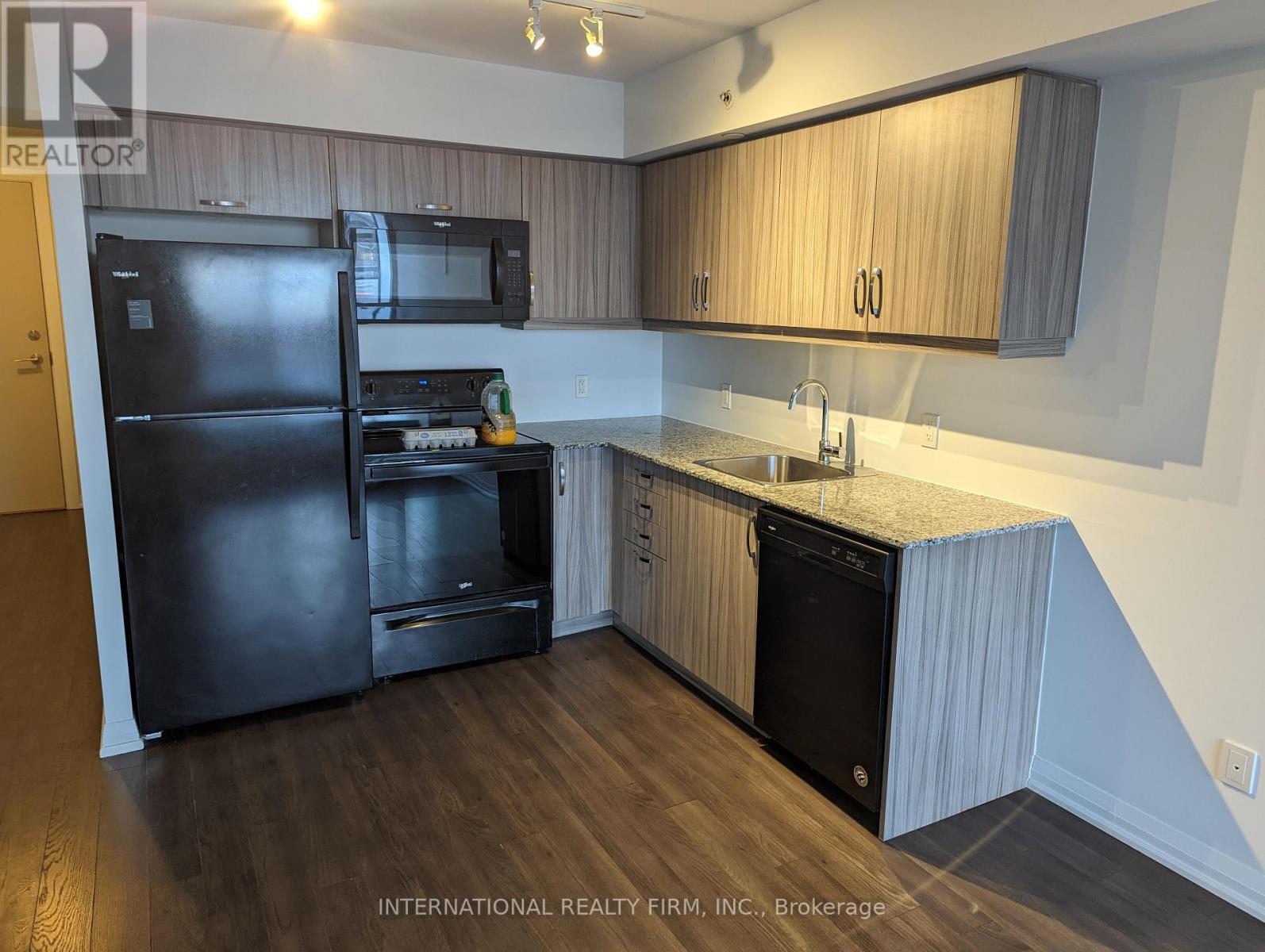 Photo 8 of 214 30 Meadowglen Place, Toronto ON