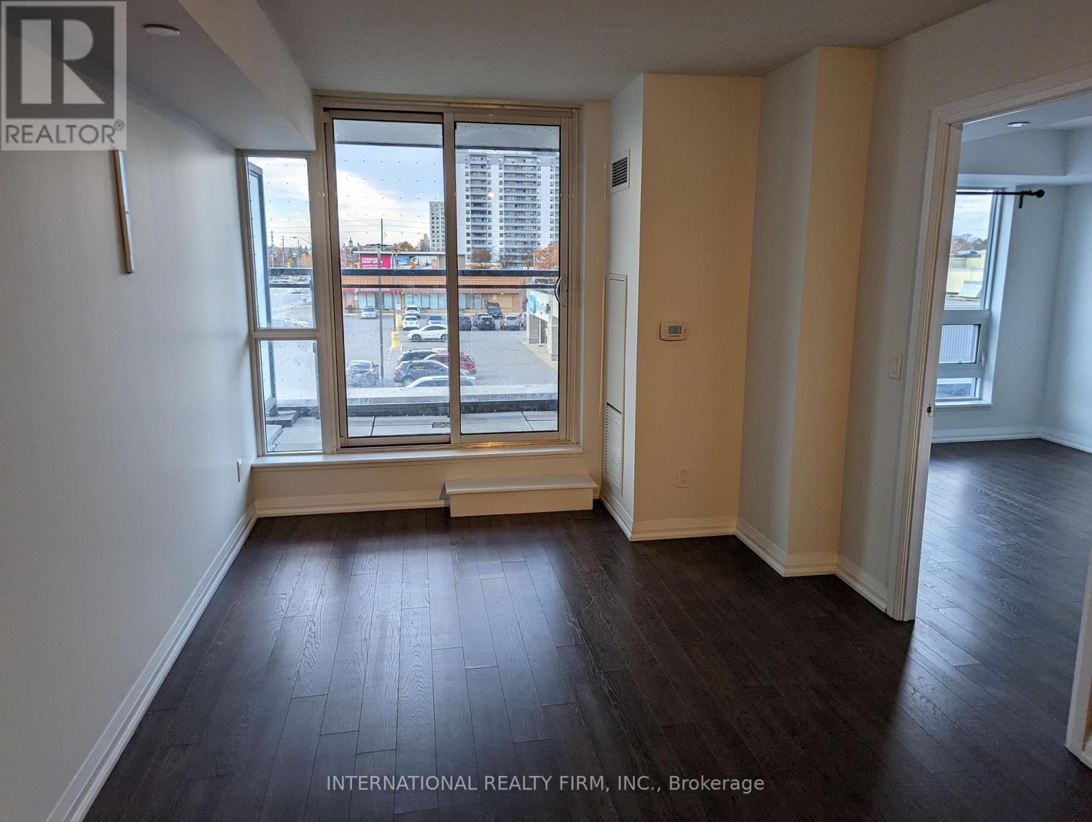Photo 9 of 214 30 Meadowglen Place, Toronto ON