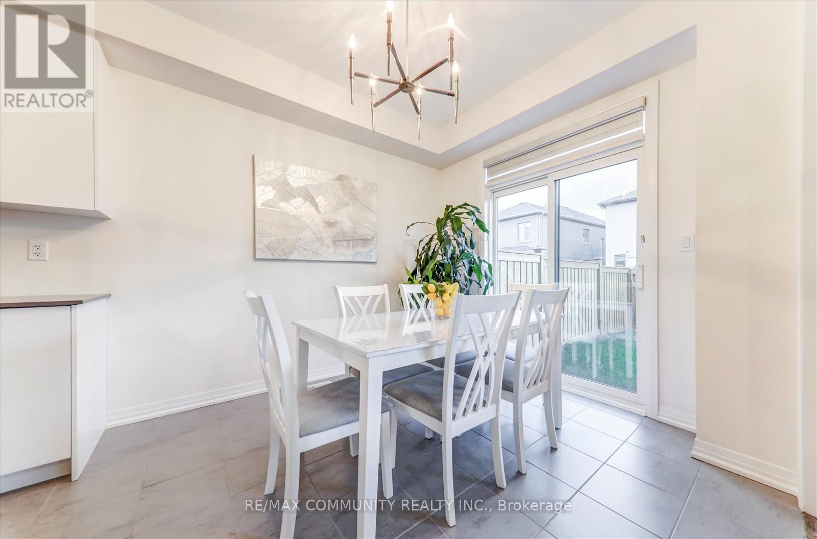 Photo 23 of 124 Ogston Crescent, Whitby ON