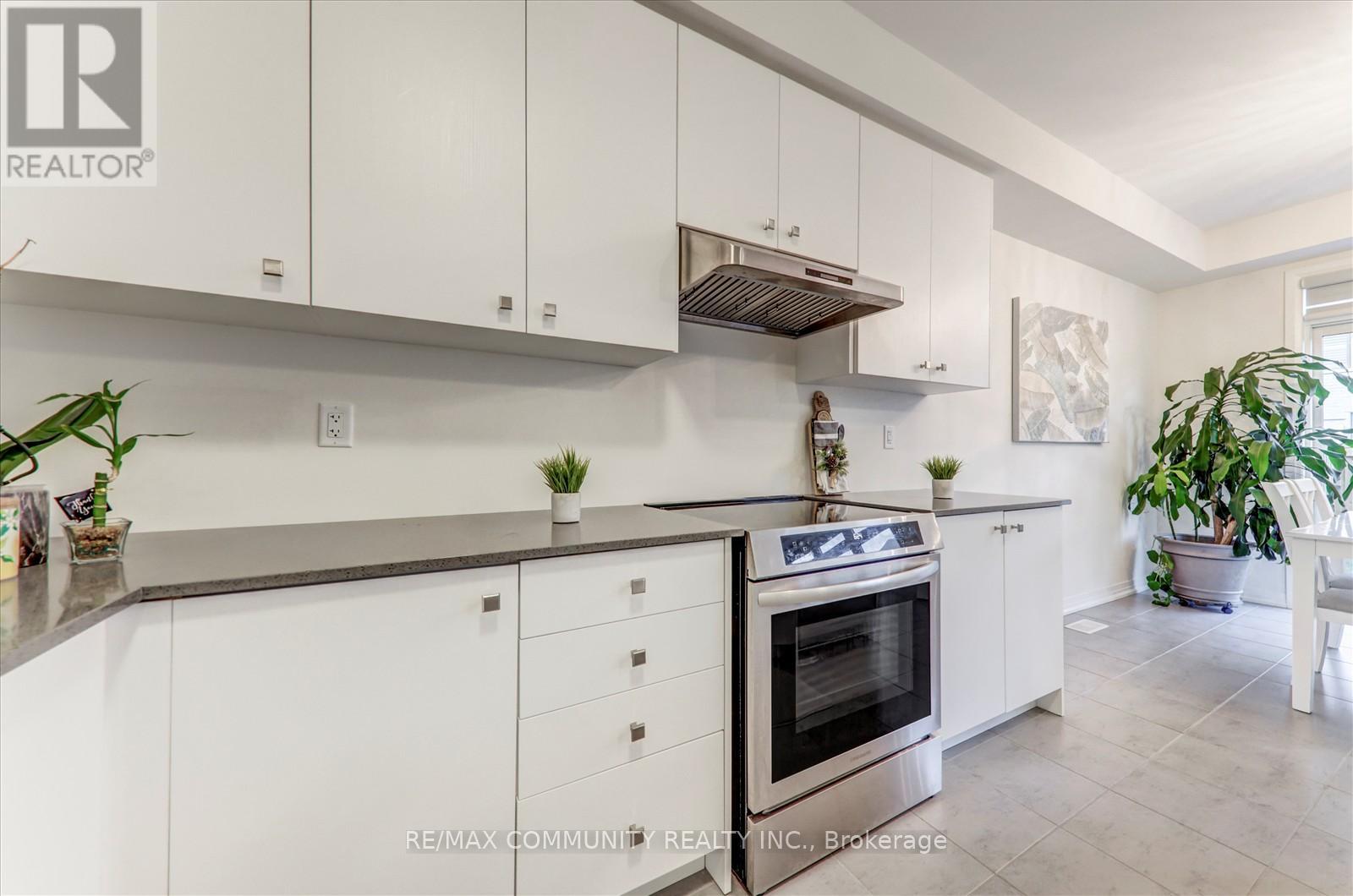 Photo 27 of 124 Ogston Crescent, Whitby ON