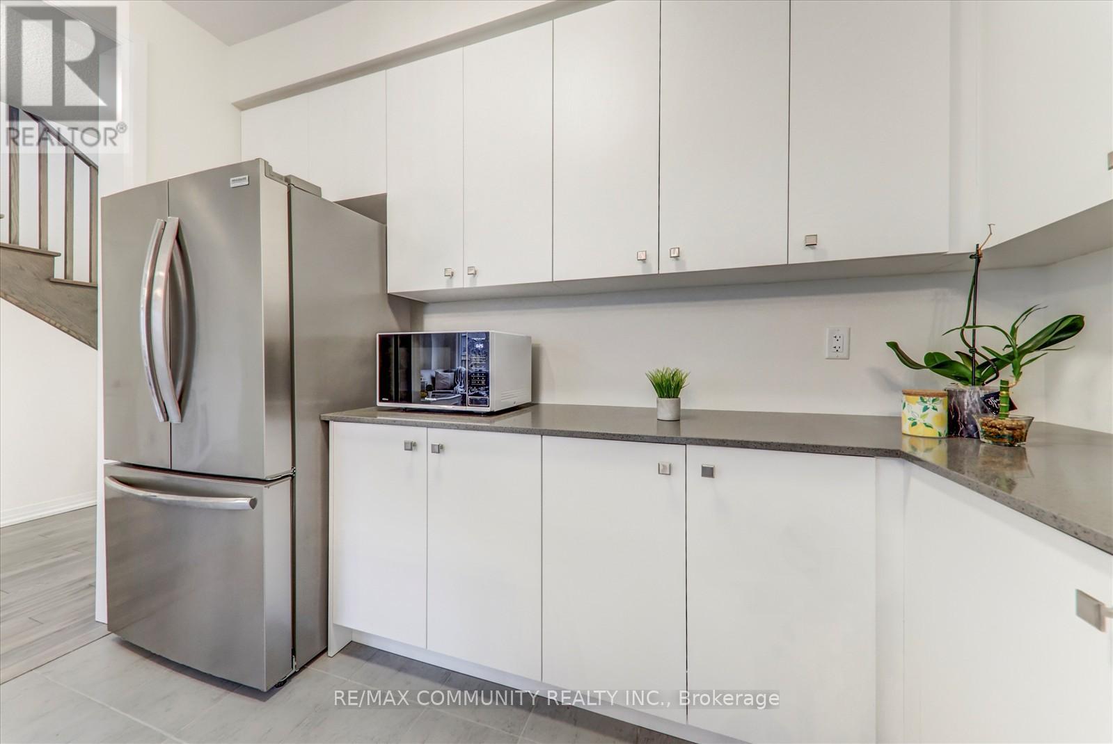 Photo 28 of 124 Ogston Crescent, Whitby ON