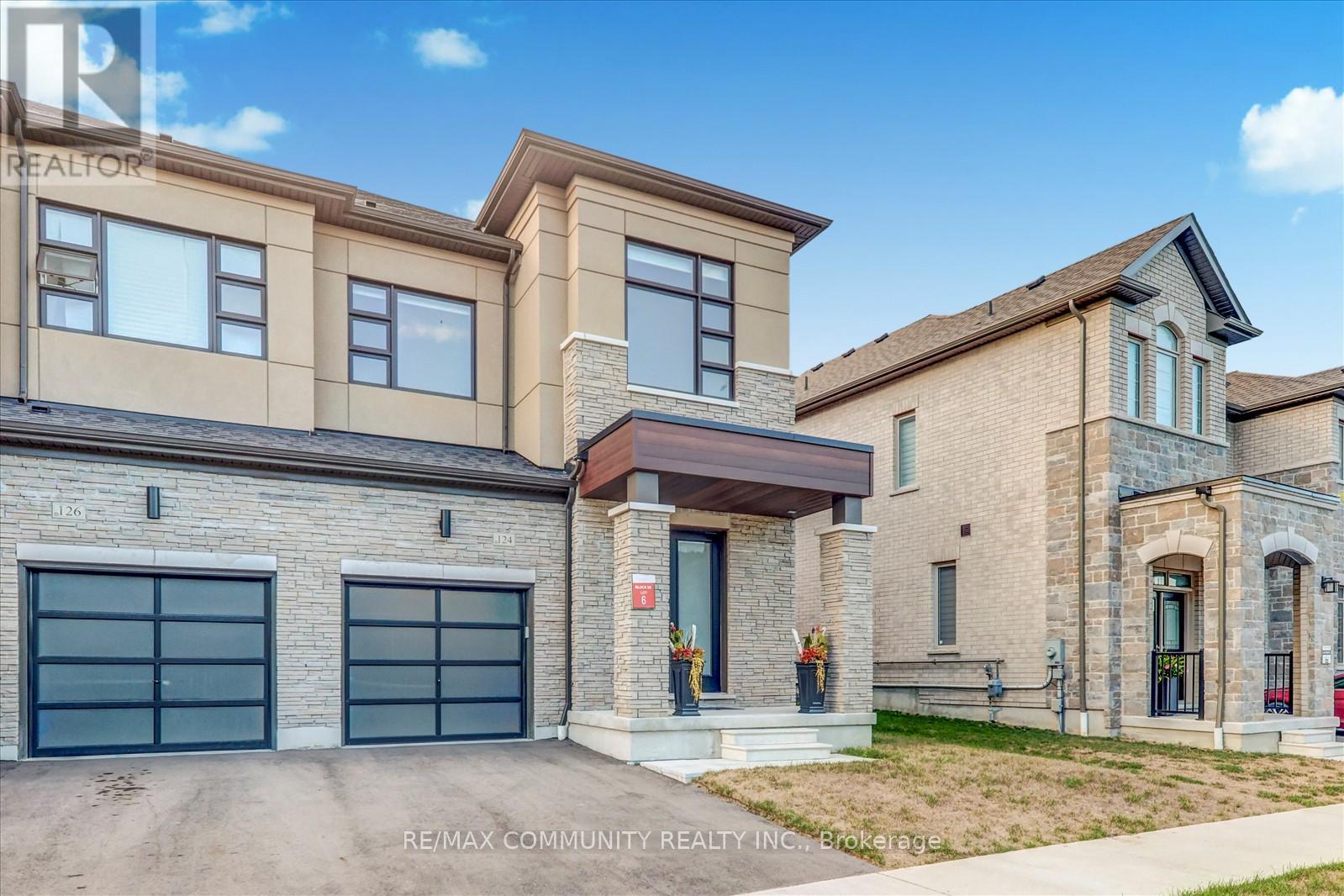 Photo 3 of 124 Ogston Crescent, Whitby ON
