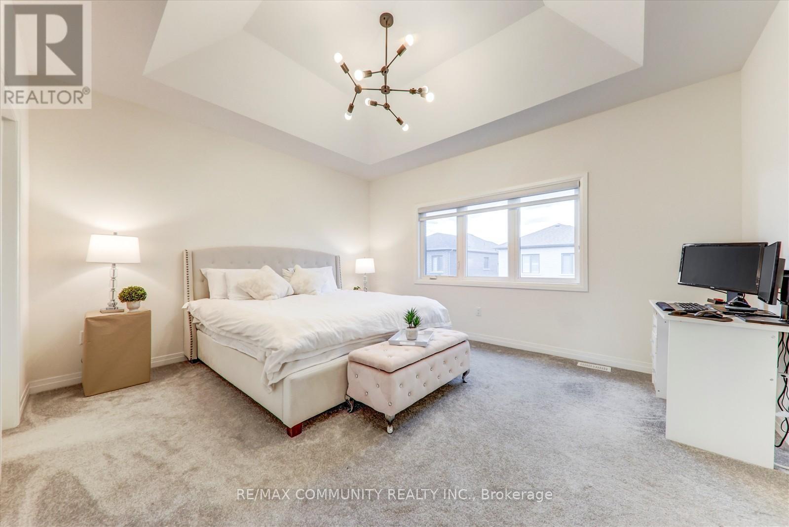 Photo 37 of 124 Ogston Crescent, Whitby ON