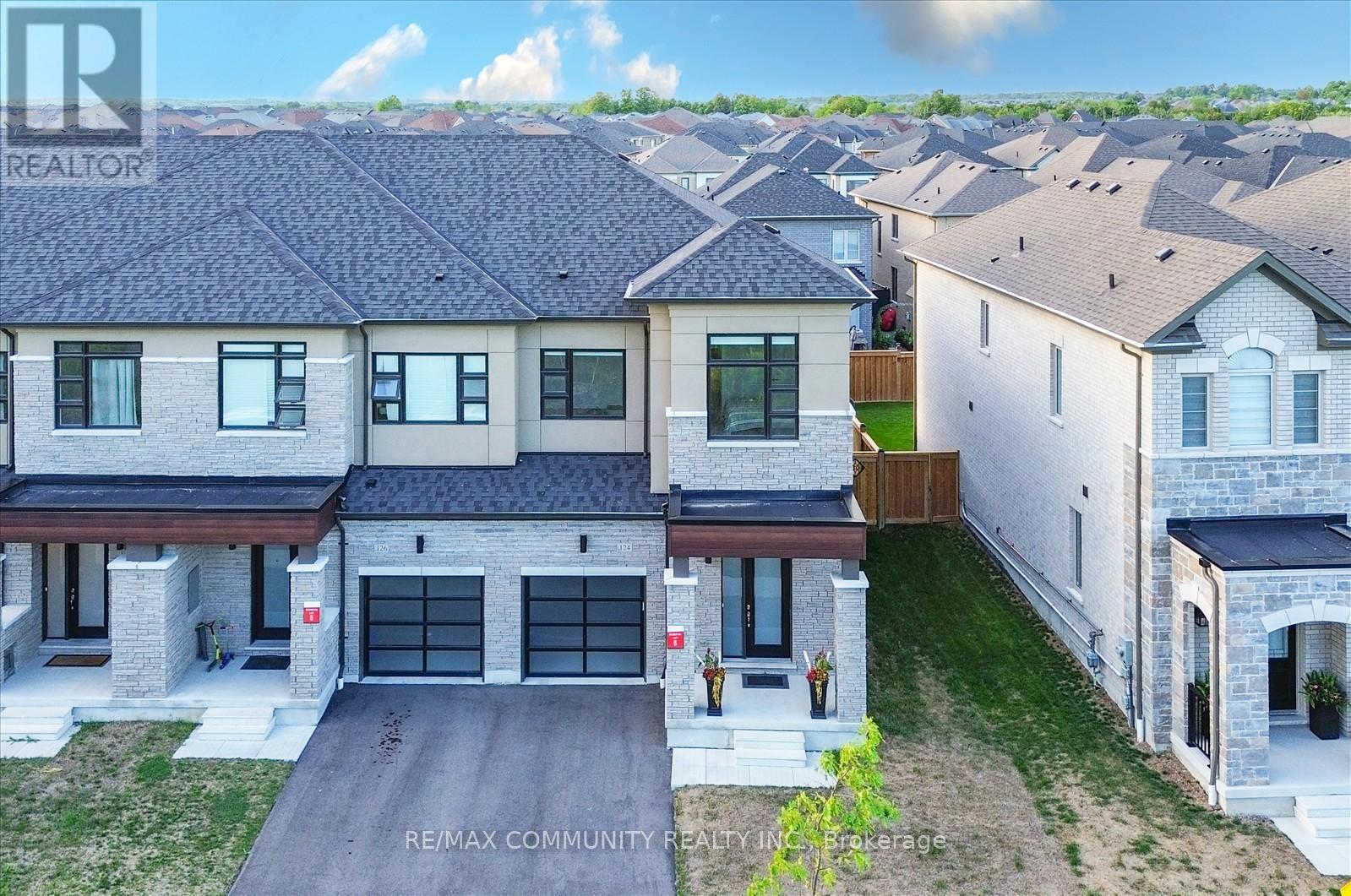 Photo 7 of 124 Ogston Crescent, Whitby ON