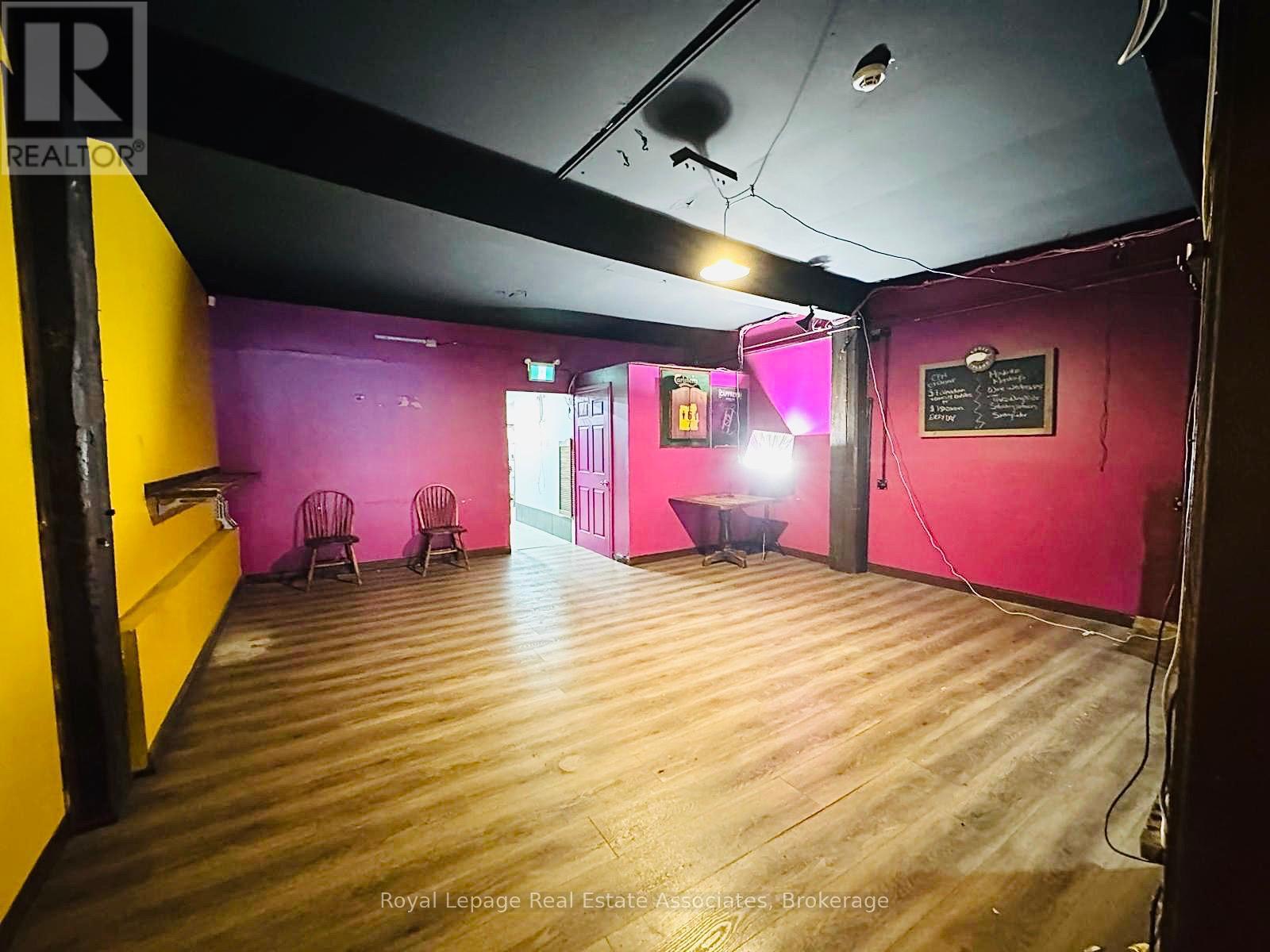 Photo 11 of Main Level 286 Eglinton Avenue W, Toronto ON