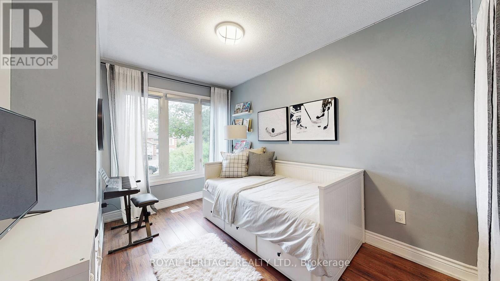 Photo 21 of 32 Fenwick Avenue, Clarington ON