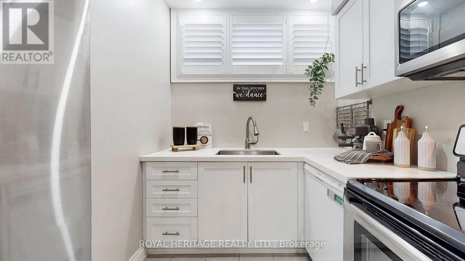 Photo 10 of 32 Fenwick Avenue, Clarington ON