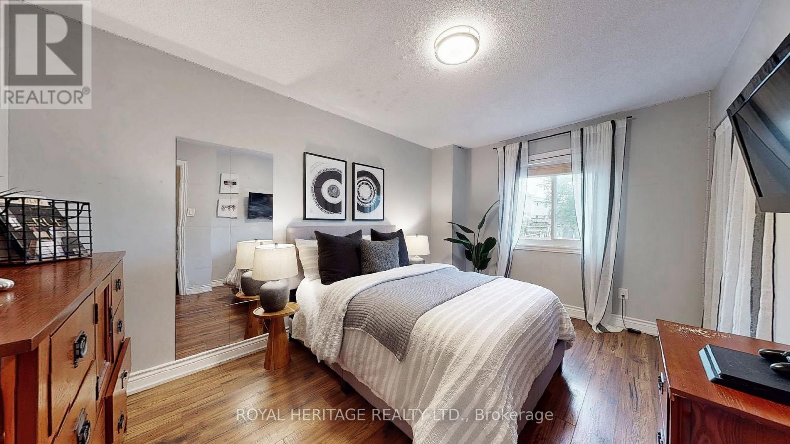 Photo 18 of 32 Fenwick Avenue, Clarington ON