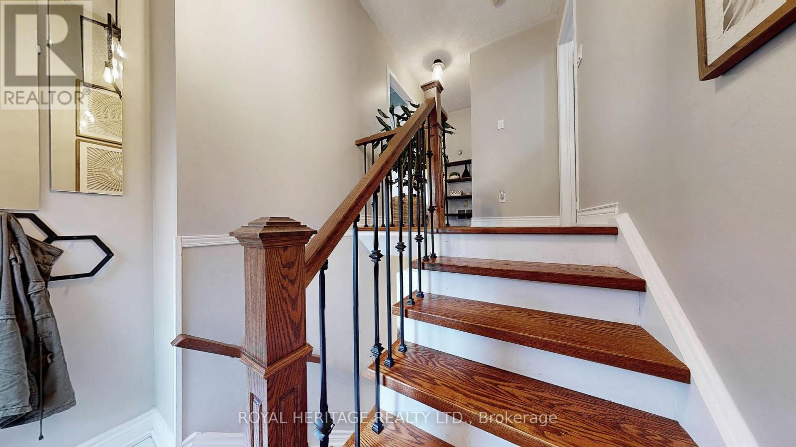 Photo 13 of 32 Fenwick Avenue, Clarington ON