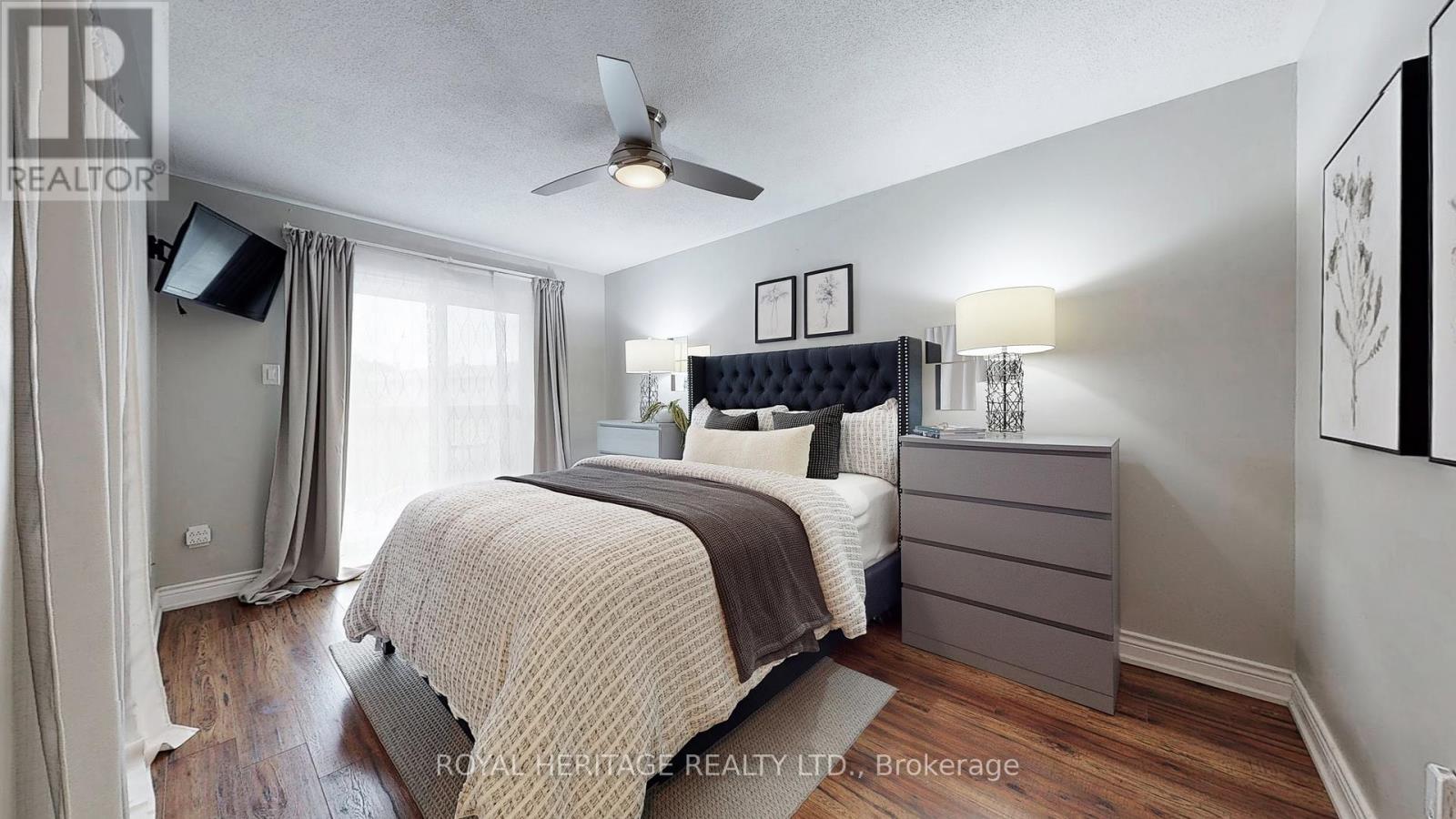 Photo 15 of 32 Fenwick Avenue, Clarington ON