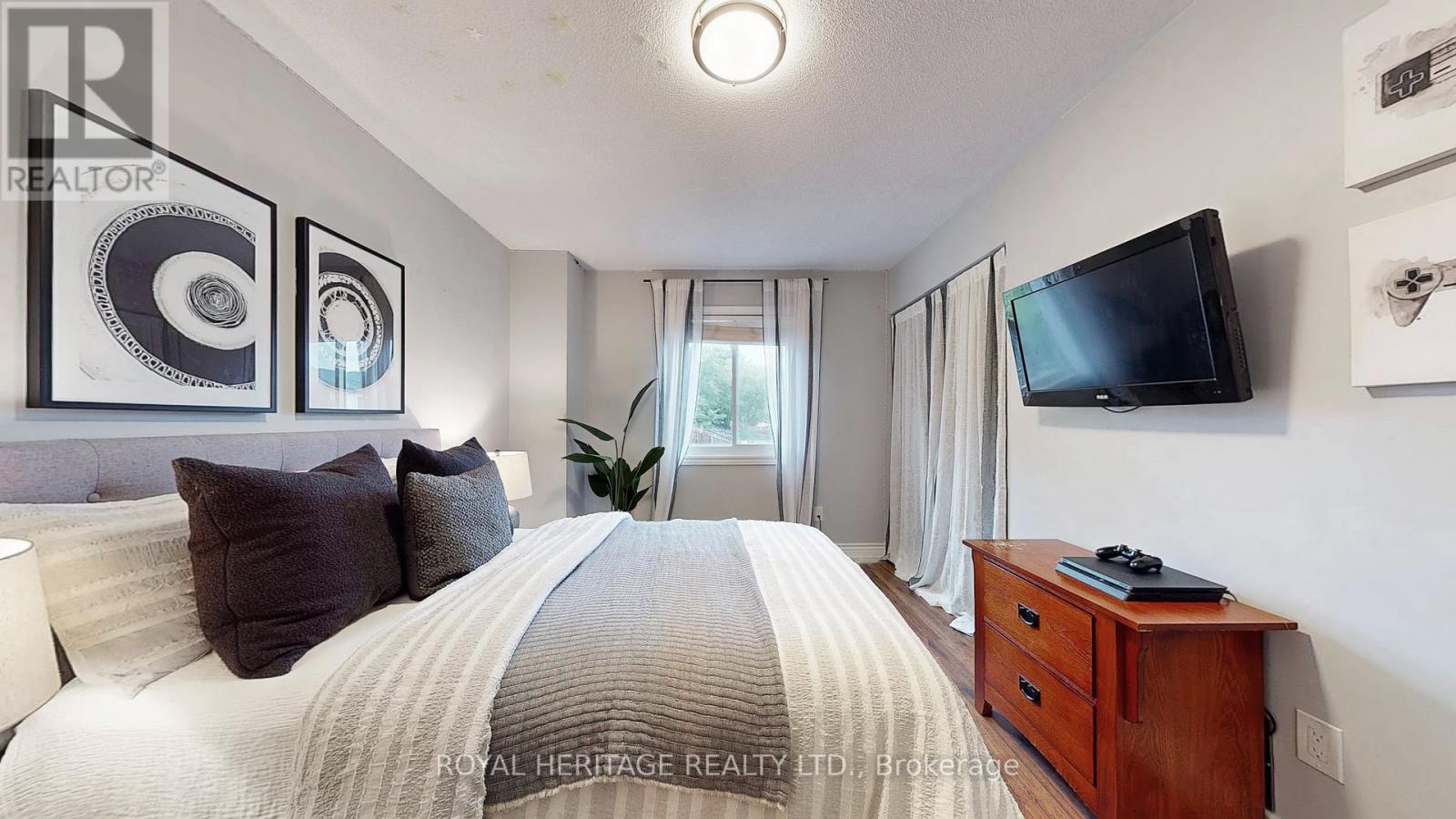 Photo 19 of 32 Fenwick Avenue, Clarington ON