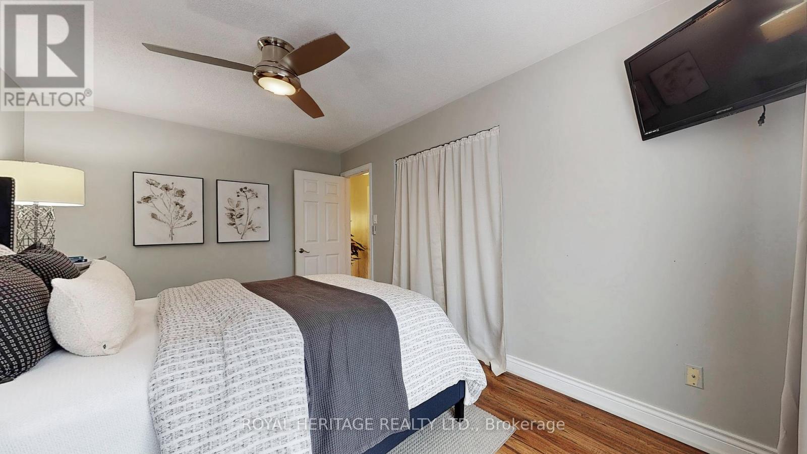 Photo 17 of 32 Fenwick Avenue, Clarington ON