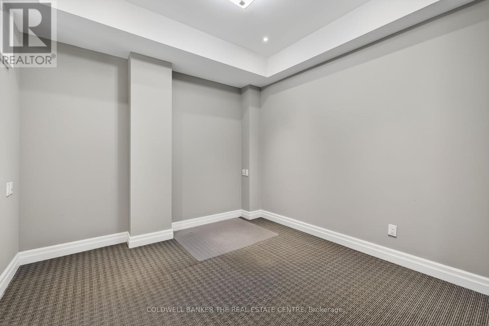 Photo 10 of 5 16945 Leslie Street, Newmarket ON