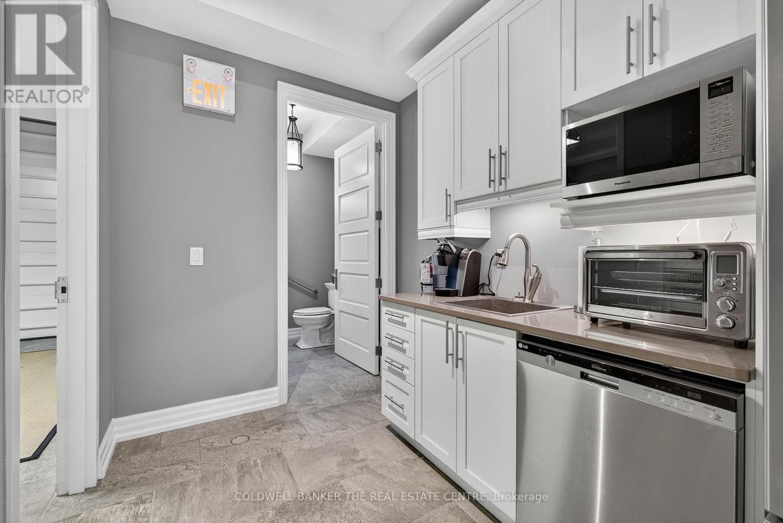 Photo 11 of 5 16945 Leslie Street, Newmarket ON