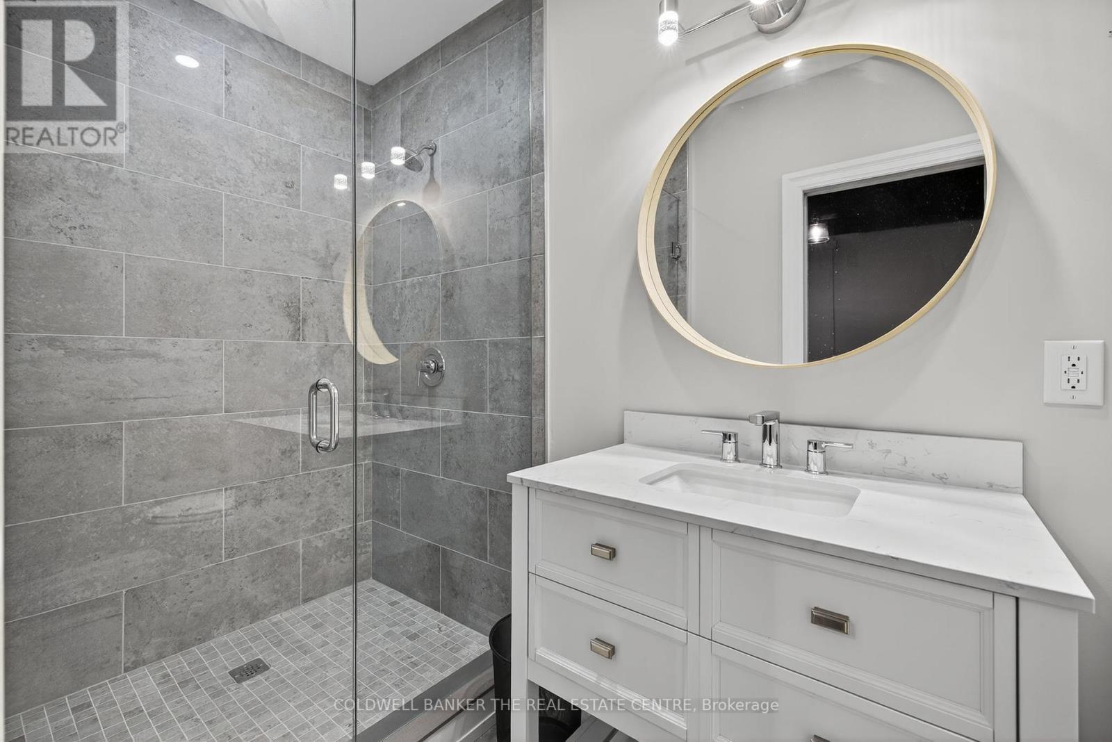 Photo 27 of 5 16945 Leslie Street, Newmarket ON