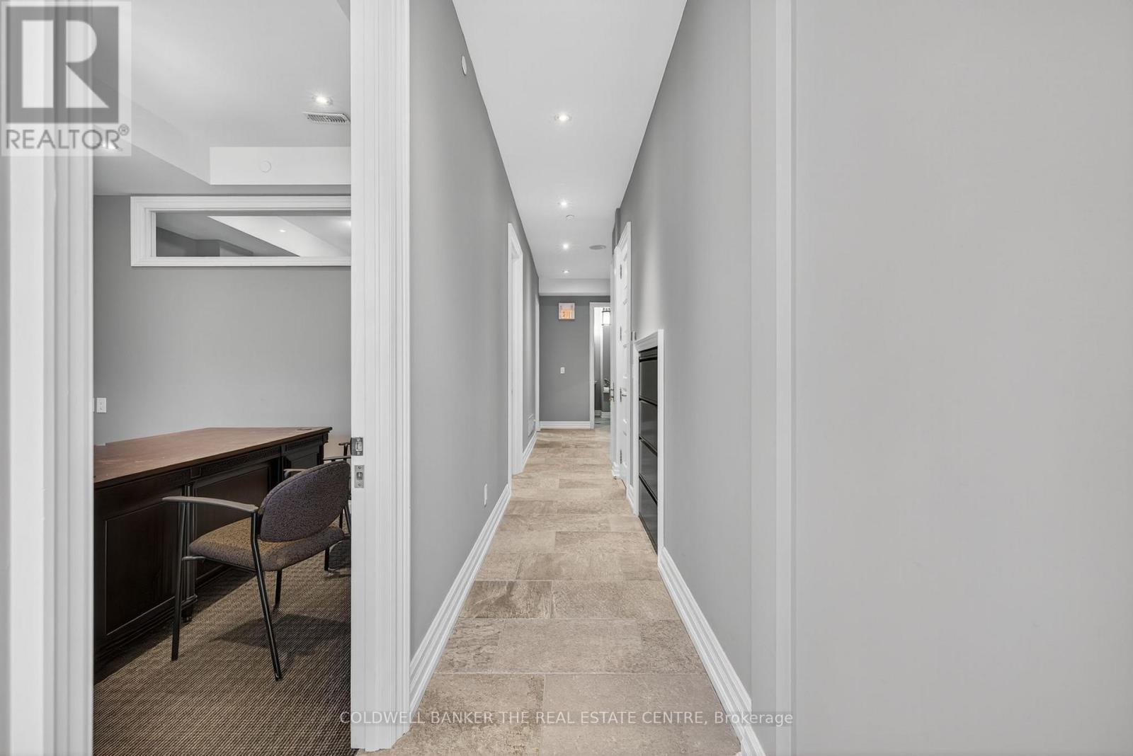 Photo 7 of 5 16945 Leslie Street, Newmarket ON