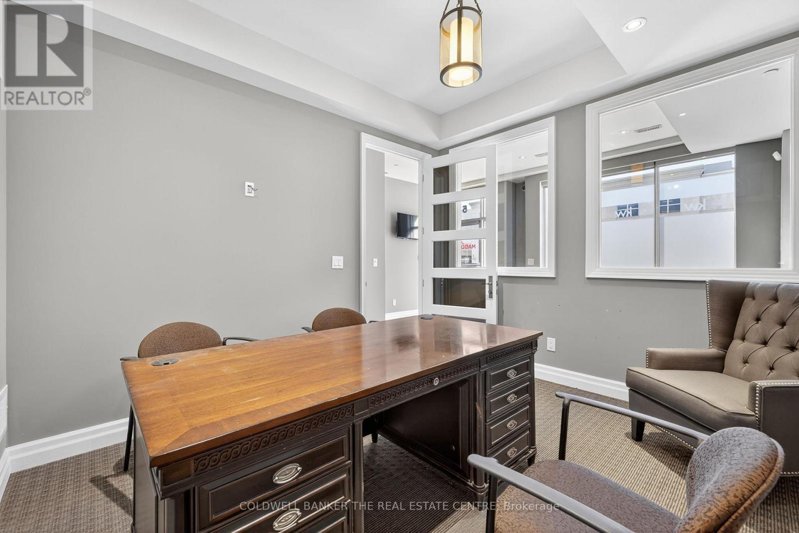Photo 9 of 5 16945 Leslie Street, Newmarket ON