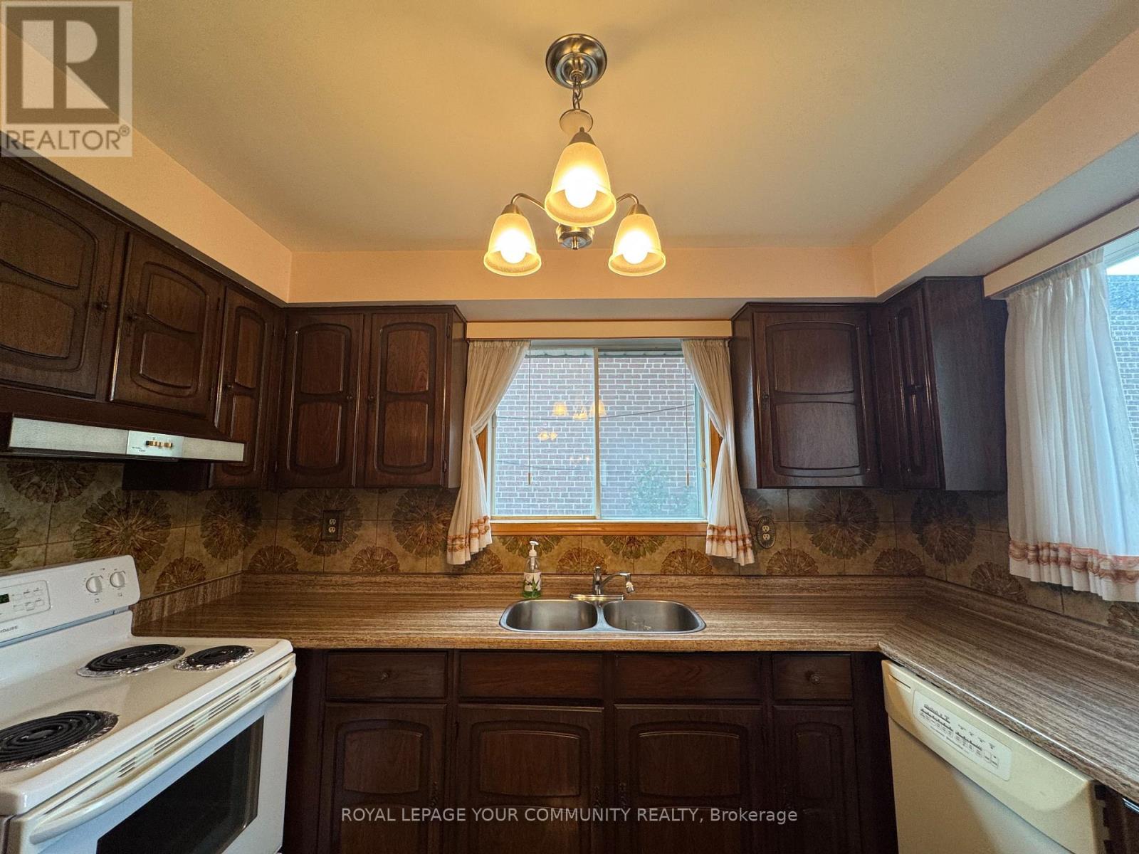 Photo 12 of 160 Jules Avenue, Vaughan ON