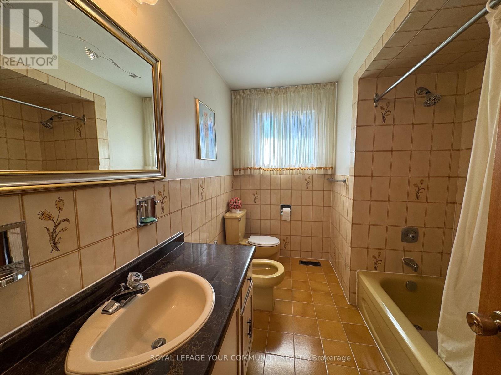 Photo 13 of 160 Jules Avenue, Vaughan ON