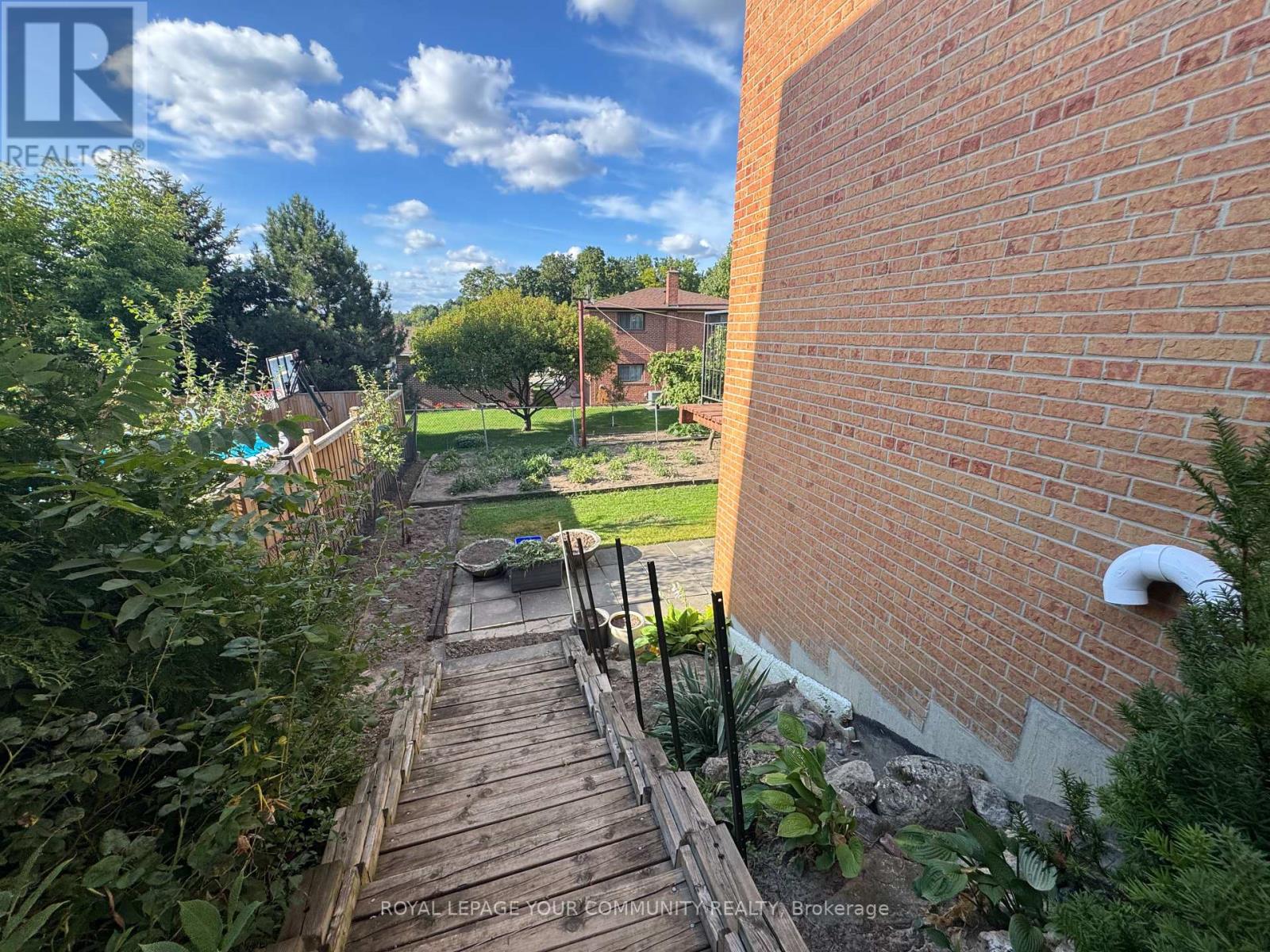 Photo 37 of 160 Jules Avenue, Vaughan ON