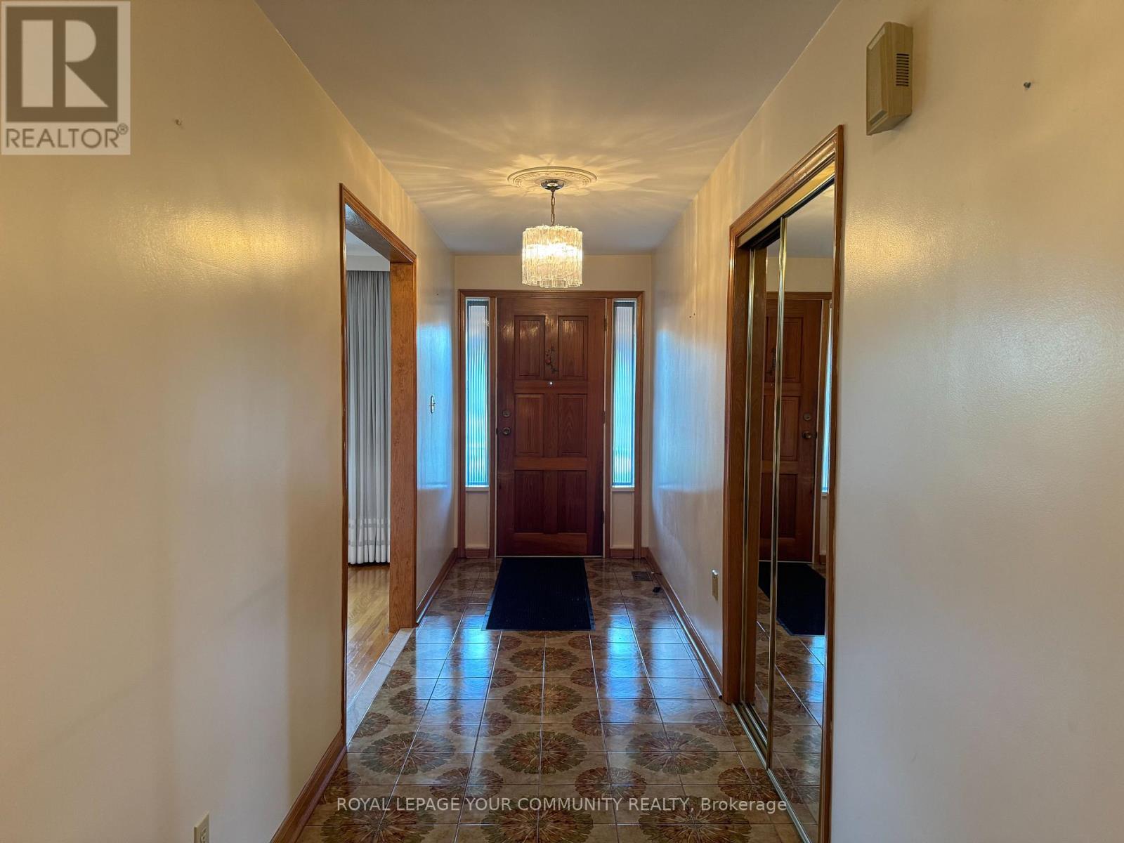 Photo 5 of 160 Jules Avenue, Vaughan ON