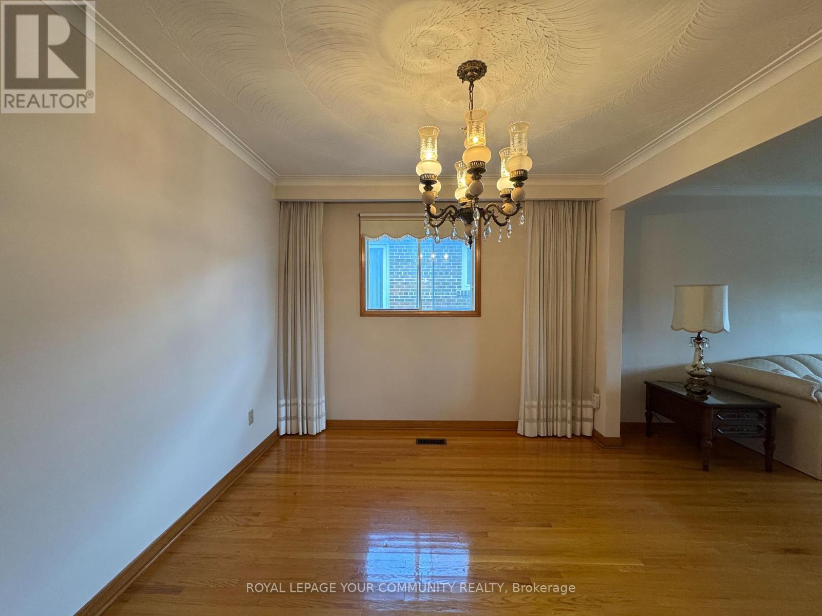 Photo 8 of 160 Jules Avenue, Vaughan ON