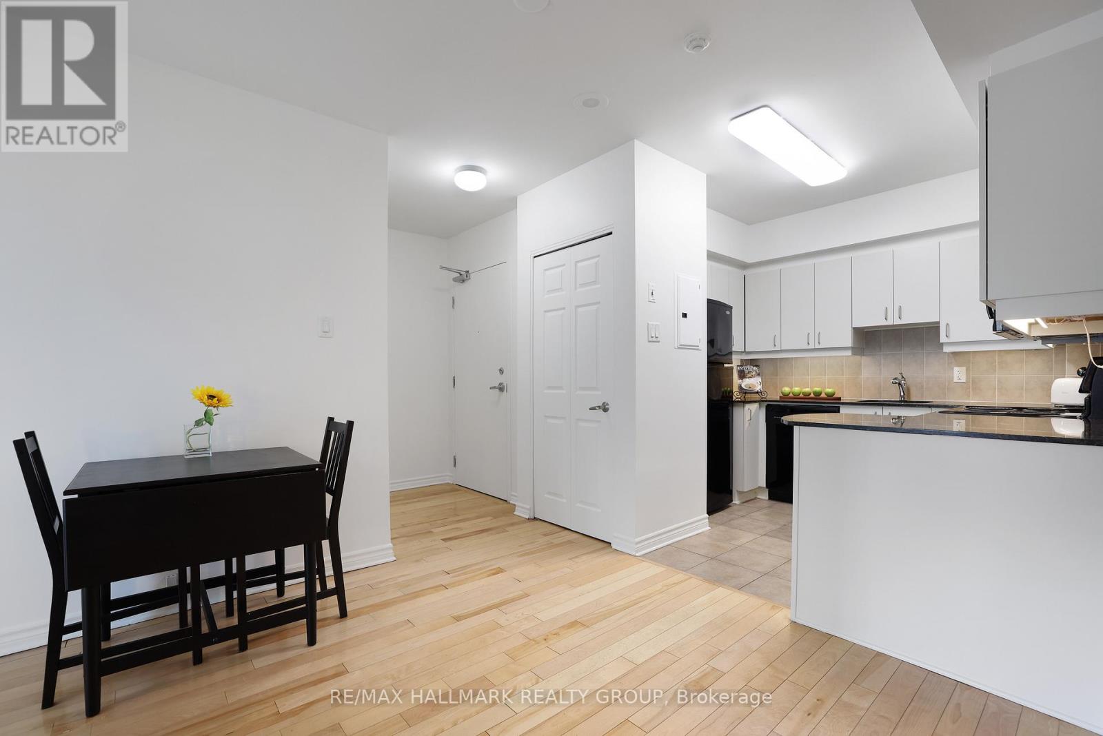 Photo 11 of 405 445 Laurier Avenue W, Ottawa ON
