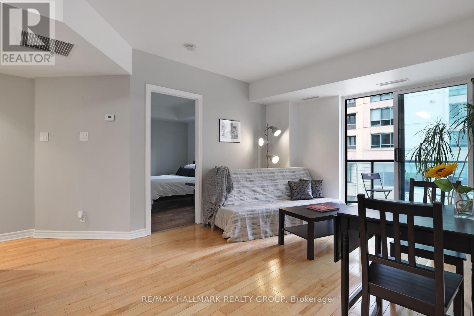 Photo 14 of 405 445 Laurier Avenue W, Ottawa ON