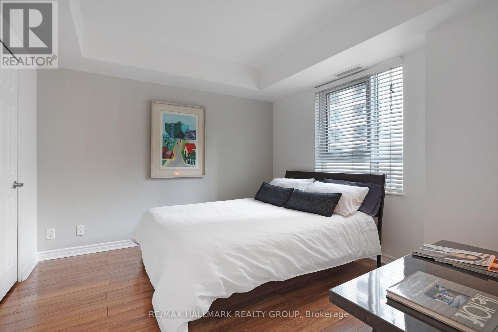 Photo 16 of 405 445 Laurier Avenue W, Ottawa ON