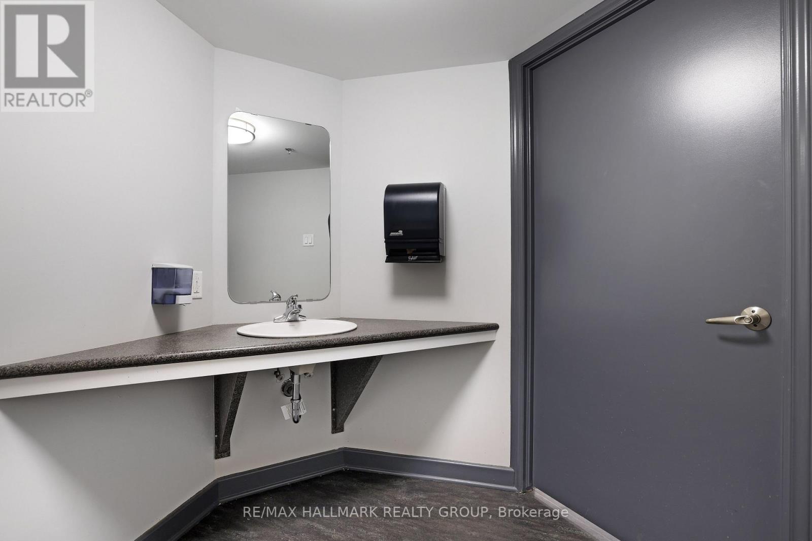 Photo 29 of 405 445 Laurier Avenue W, Ottawa ON