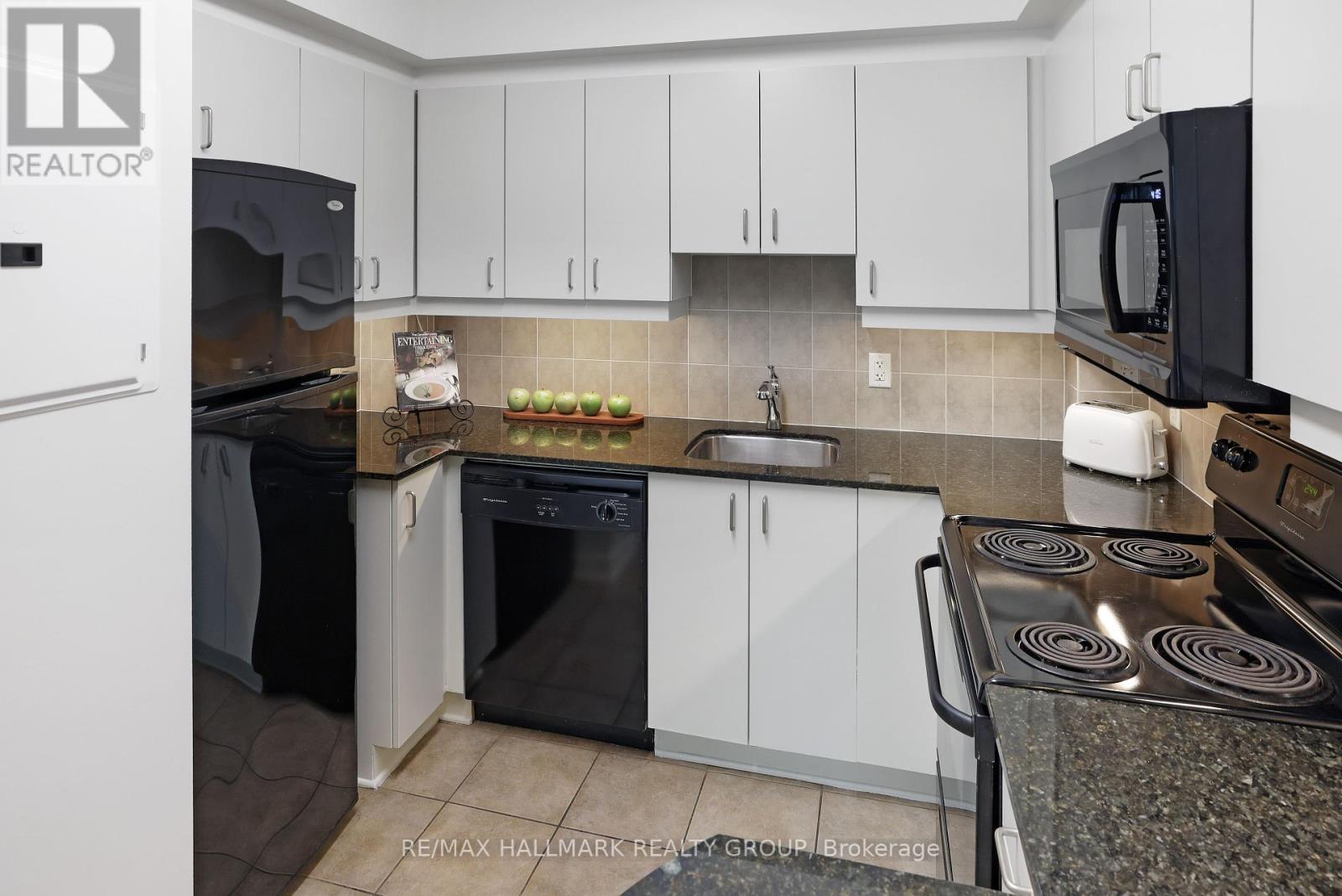 Photo 8 of 405 445 Laurier Avenue W, Ottawa ON