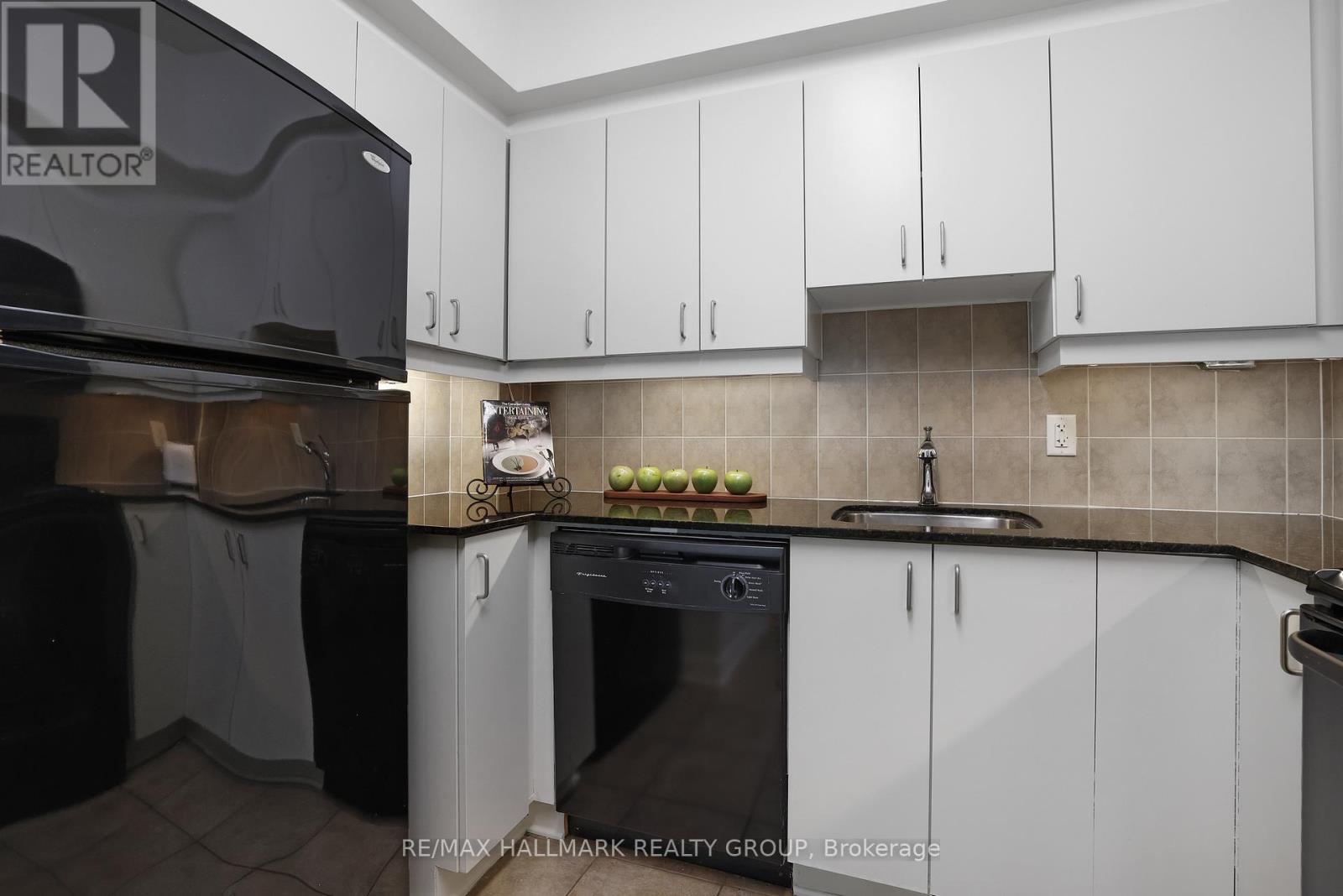 Photo 9 of 405 445 Laurier Avenue W, Ottawa ON