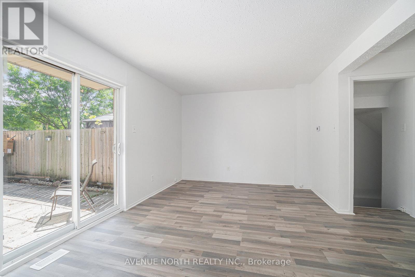 Photo 11 of 1747 Dondale St Street, Ottawa ON