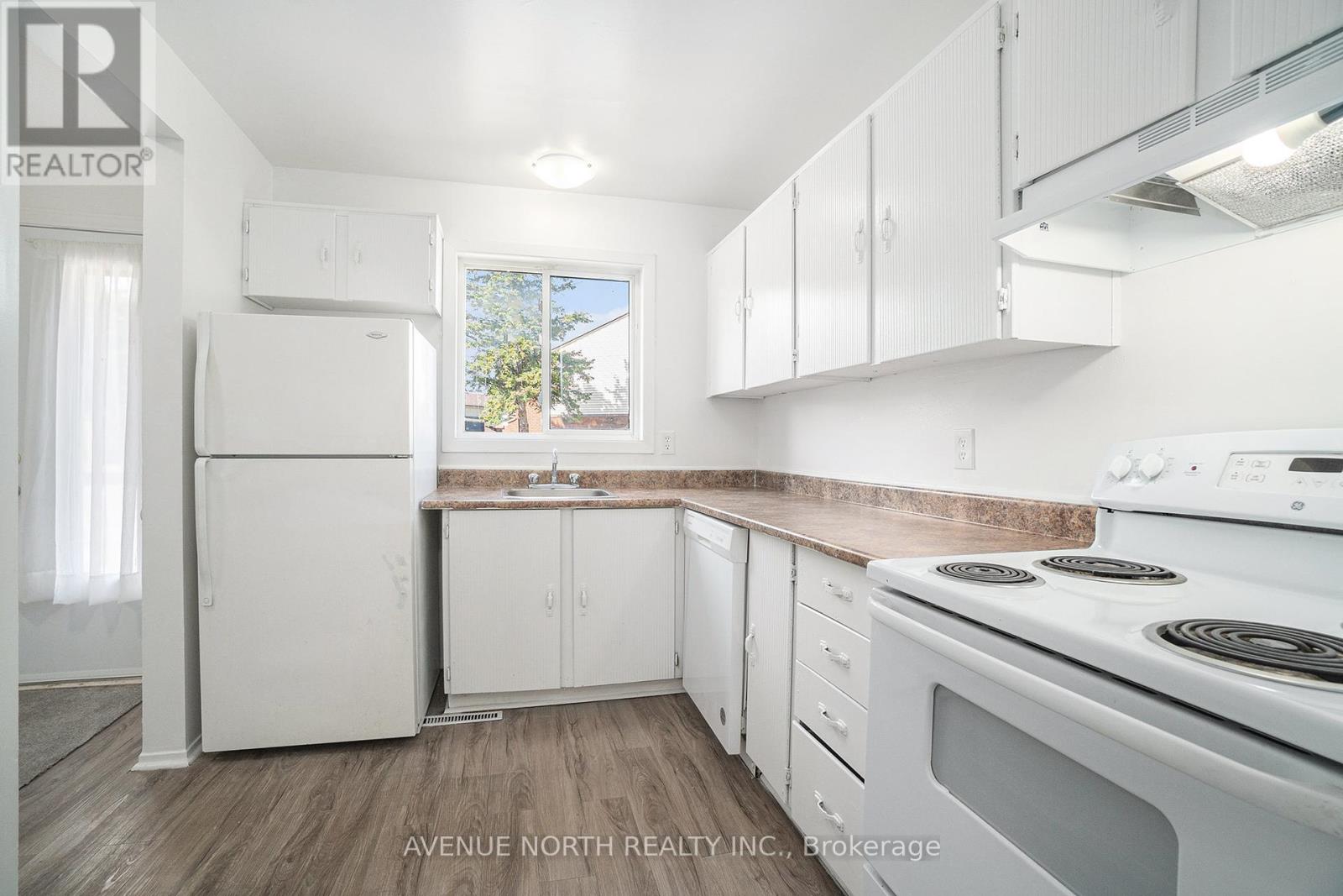 Photo 13 of 1747 Dondale St Street, Ottawa ON
