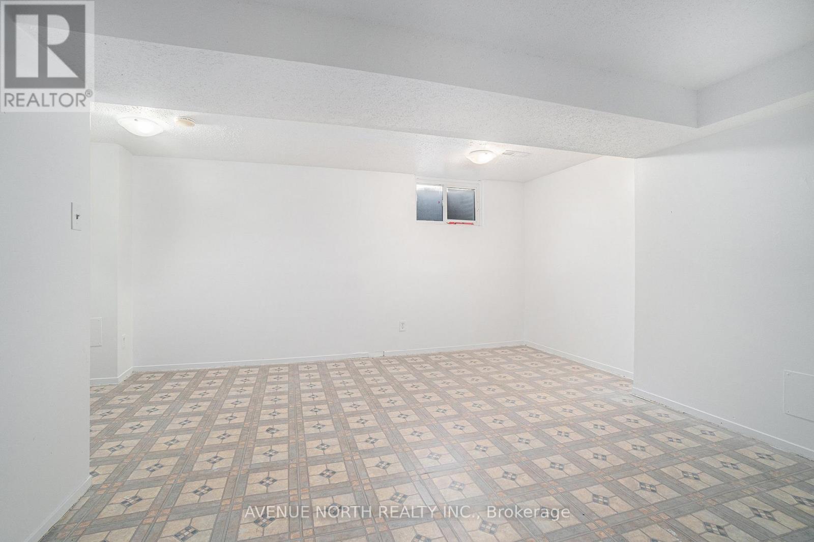 Photo 18 of 1747 Dondale St Street, Ottawa ON